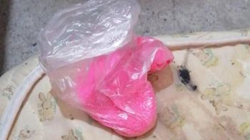La posible droga rosa fue hallada tras dos allanamientos.