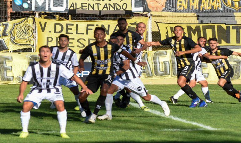 Cipo y un debut a lo grande: goleó a Olimpo en Bahía e ilusiona