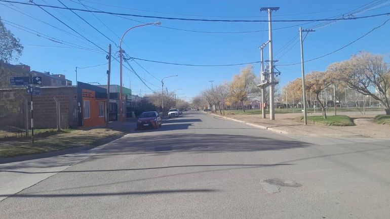 La esquina de Alberti e Ingeniero Pagano donde se realizó el ritual que inquieta a los vecinos y genera misterio y temor.
