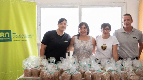 Internos del Penal de Viedma realizaron panes dulces para Navidad