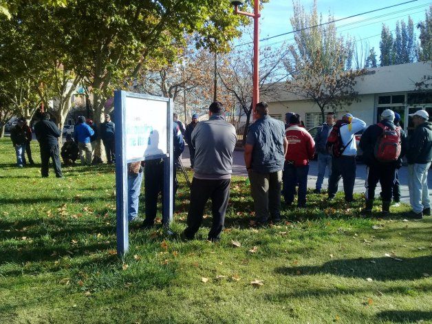 Uatre protestó en Cipolletti por la deuda de Ecofrut