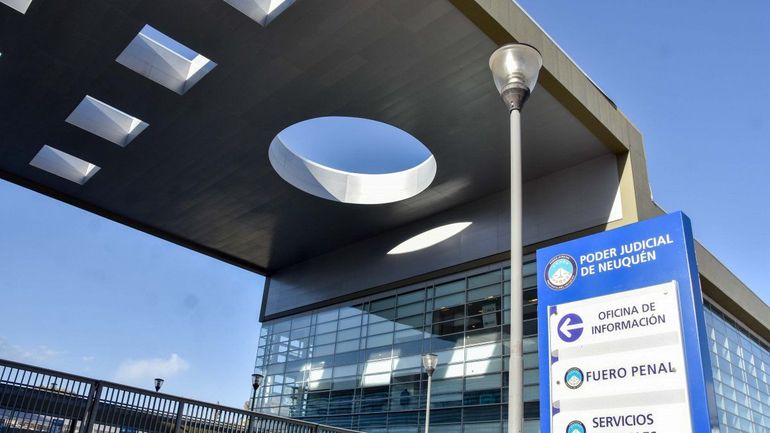 Mató, cumplía su condena en su casa, pero escapó: Chau gatos, me voy de vacaciones