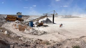 La provincia avanzó en la firma de convenios para estudios de Minerales Críticos en Río Negro. | LMCipolletti.com La provincia avanzó en la firma de convenios para estudios de Minerales Críticos en Río Negro.