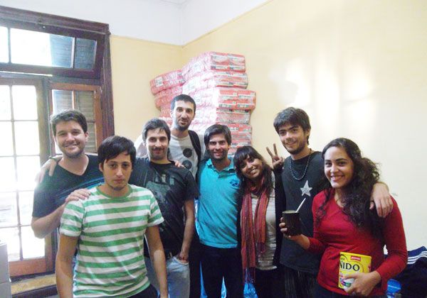 Alumnos rionegrinos solidarios en La Plata