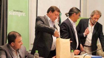 weretilneck licito 200 viviendas y entrego siete vehiculos para gobierno