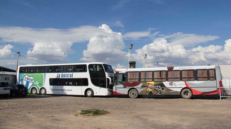 El paredón móvil que separa los vestuarios del público.