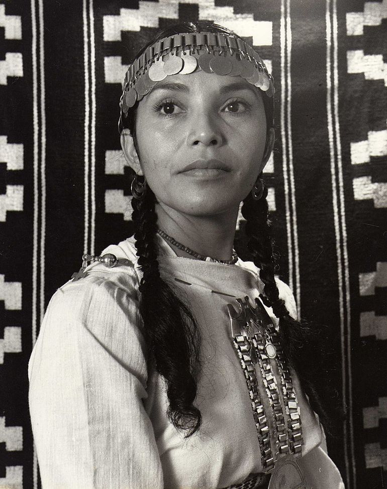 La artista Aim&eacute; Pain&eacute; llev&oacute; muy alto la cultura del pueblo mapuche. Rionegrina, naci&oacute; en Ingeniero Huergo y falleci&oacute; en Paraguay.