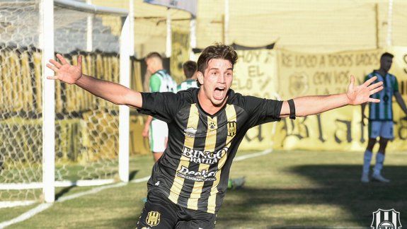 Olimpo goleó de local.