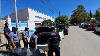 La requisa vehicular estuvo a cargo de los agentes de la Comisaría 26° de Fernández Oro. La requisa vehicular estuvo a cargo de los agentes de la Comisaría 26° de Fernández Oro.