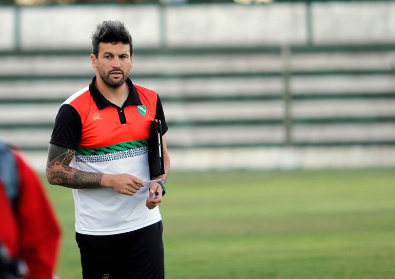 Escándalo: técnico visitante recibió un disparo dentro de la cancha de Huracán Las Heras