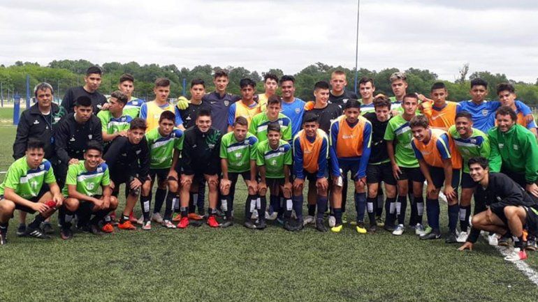 Plantel completo de la preselección de fútbol de Río Negro para Chile.