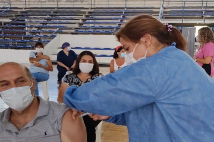 Las voluntarias que vacunan contra el Covid-19 en Cipolletti