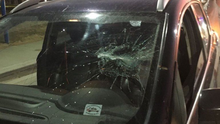 Violencia en el clásico de Roca: un joven terminó con una herida en la cabeza