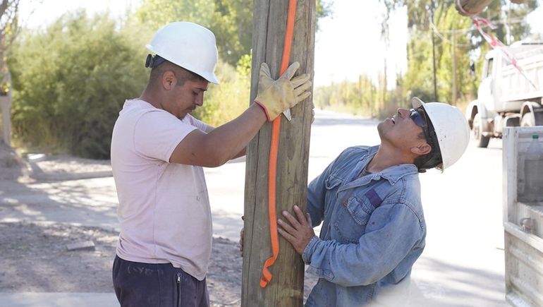 Avanza la obra de iluminaci&oacute;n LED sobre la calle Maestro Espinosa
