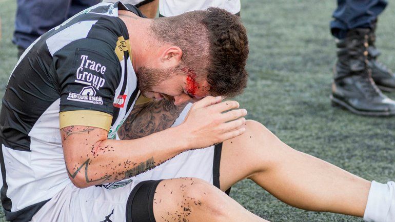 Dos piedrazos mandaron a Vera y   Del Prete al Hospital