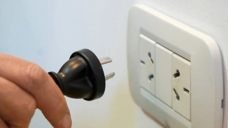 La falla de un electrodoméstico estando enchufado puede ocasionar un cortocircuito. | LMCipolletti.com La falla de un electrodoméstico estando enchufado puede ocasionar un cortocircuito.