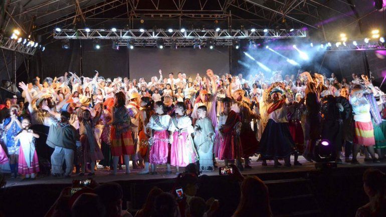 La ciudad se emocionó con la Cantata Navideña