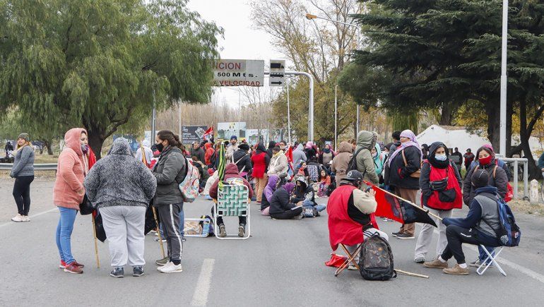 Organizaciones sociales cortaron la ruta en los puentes carreteros