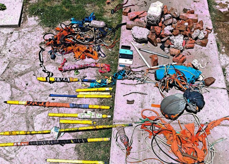 Durante el operativo se secuestraron los elementos contundentes utilizados durante la agresión, y se dispuso el cierre preventivo de los pabellones hasta que se normalice la situación. Durante el operativo se secuestraron los elementos contundentes utilizados durante la agresión, y se dispuso el cierre preventivo de los pabellones hasta que se normalice la situación.