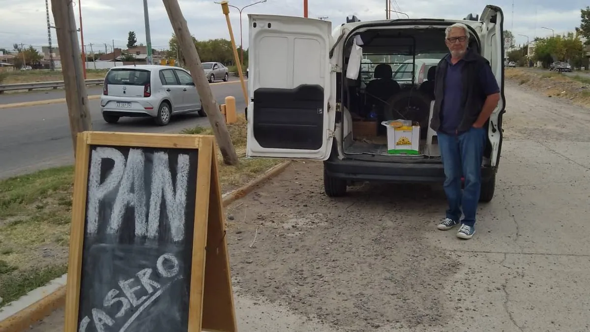 Carlos, el vendedor de pancitos caseros tuvo que mudarse.