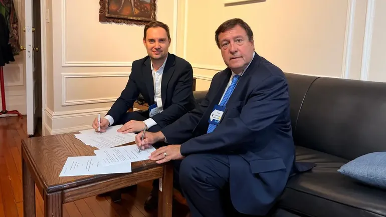 La firma se dio en Nueva York entre el gobernador, Alberto Weretilneck y la empresa American Minerals LLC.