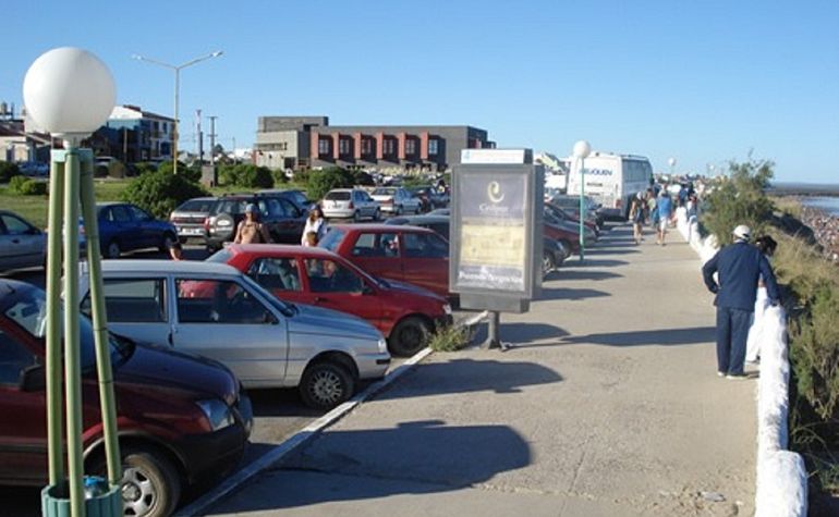 El estacionamiento medido comenzó a regir en Las Grutas. Foto: Gentileza.