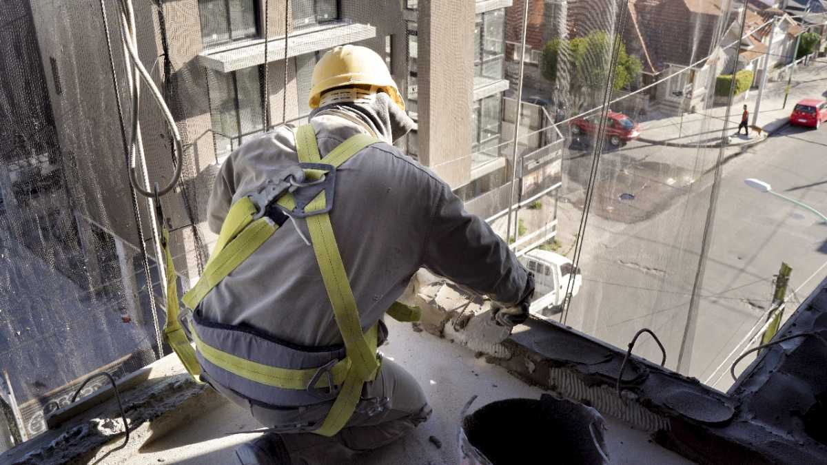La actividad económica lleva tres meses consecutivos de caída. Los trabajadores de la construcción, entre los más afectados.