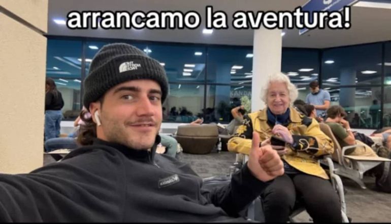 Ignacio con su abuela, en el inicio de la aventura rumbo a Bariloche. Ignacio con su abuela, en el inicio de la aventura rumbo a Bariloche.