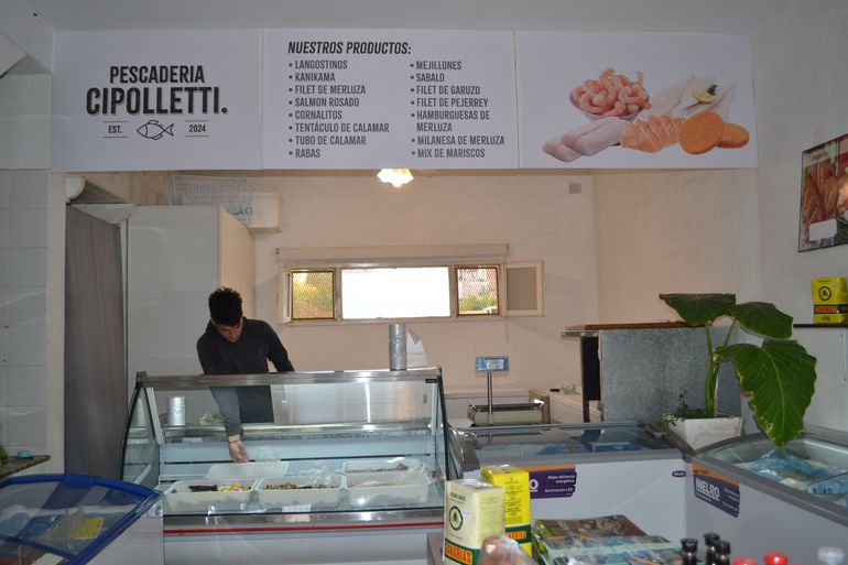En Estación Cipolletti sobre calle Perón 540 preparan ofertas llevando a partir de los 2 kilogramos de merluza.