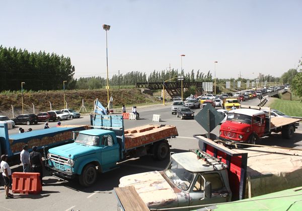 Prosigue la protesta en la zona de los puentes