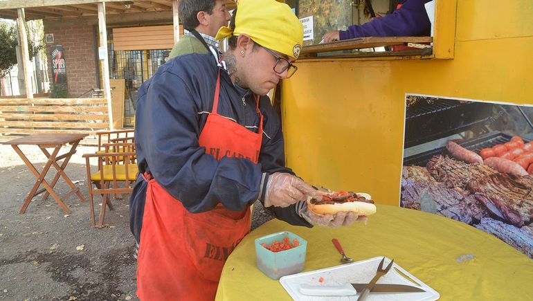 Sale con criolla. La rompen con los sanguchitos. Foto Antonio Spagnuolo.