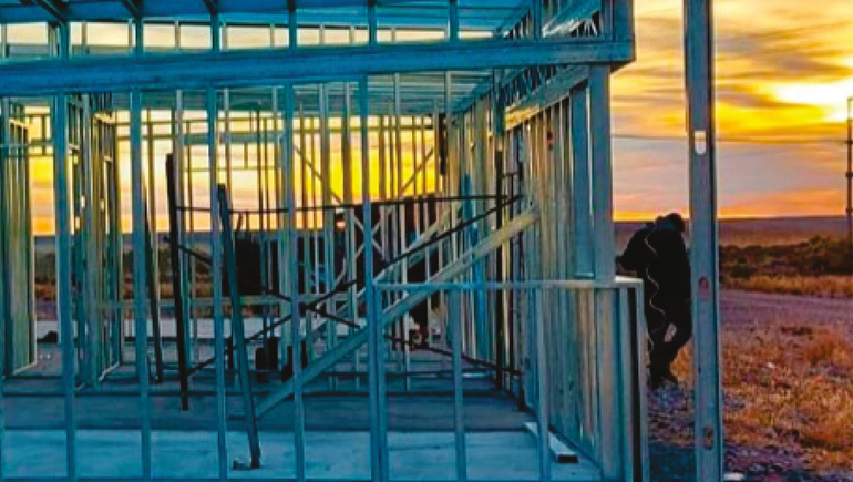 La empresa constructora se dedica al estilo Stell Framing de viviendas. Sin embargo, no presenta actividad en redes sociales desde 2023 y el sitio web oficial no se encuentra vigente.