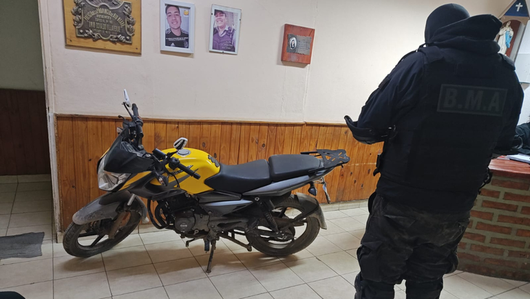Las motocicletas tenían pedido de secuestro desde Neuquén.