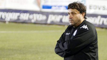 Pancaldo llegó a Cipolletti el mismo día del partido desde Santa Fe. Antes del pitazo inicial ante Unión Aconquija hubo un minuto de silencio en homenaje al papá del DT albinegro.