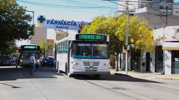 En el transporte urbano todavía no está disponible el boleto estudiantil. Su tarifa actual y la del pasaje general tendrán pronto un aumento.