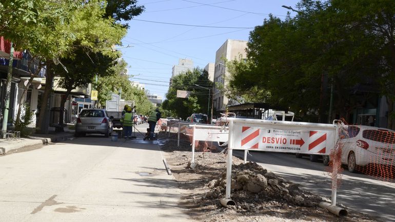 El trabajo que se encuentran realizando corresponde a dejar el suelo preparado para colocar hormigón por sector. El trabajo que se encuentran realizando corresponde a dejar el suelo preparado para colocar hormigón por sector.