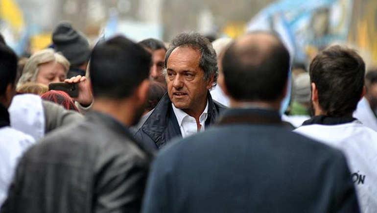 Daniel Scioli firmó precandidatura presidencial por Unidos Triunfaremos
