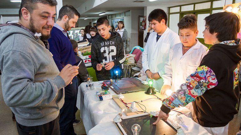 Todo el color de la Feria de Ciencias de la Escuela 258