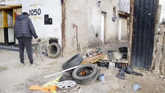 Vecinos saquearon la gomería del hombre que entregó a Agostina