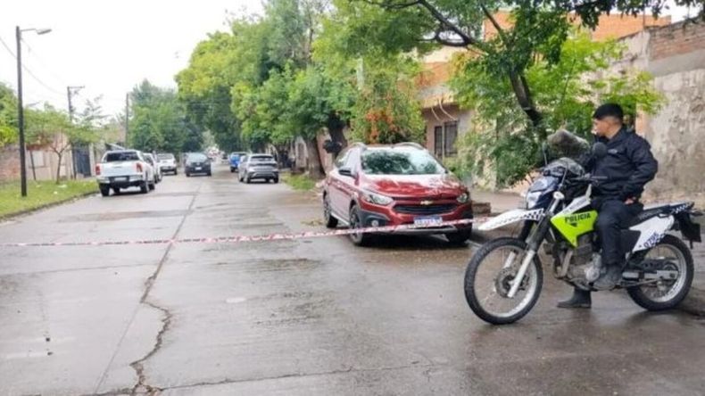 La policía confirmó que la víctima vivía junto a sus dos hermanos bajo el cuidado de su tío abuelo.