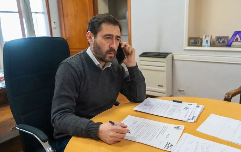 El intendente solicitó licencia en medio de protestas municipales y una crisis institucional.&nbsp;