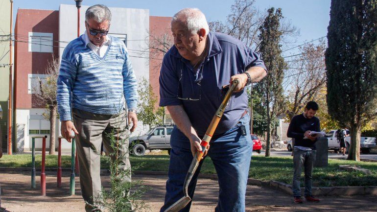 Una vieja disputa entre dos vecinos arruinó el acto municipal por Malvinas.
