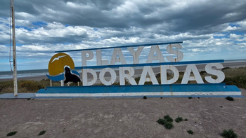 Acceso a la localidad balnearia de Playas Doradas.