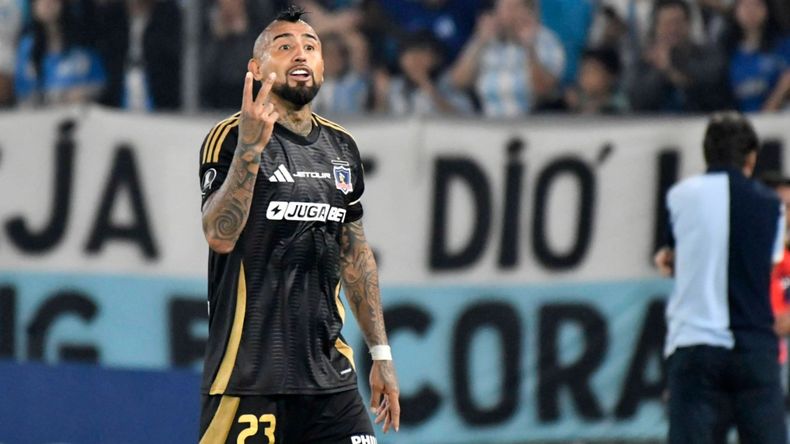 ¿Usted no aprende, verdad? El insólito gesto de Vidal, goleado y expulsado ante Racing