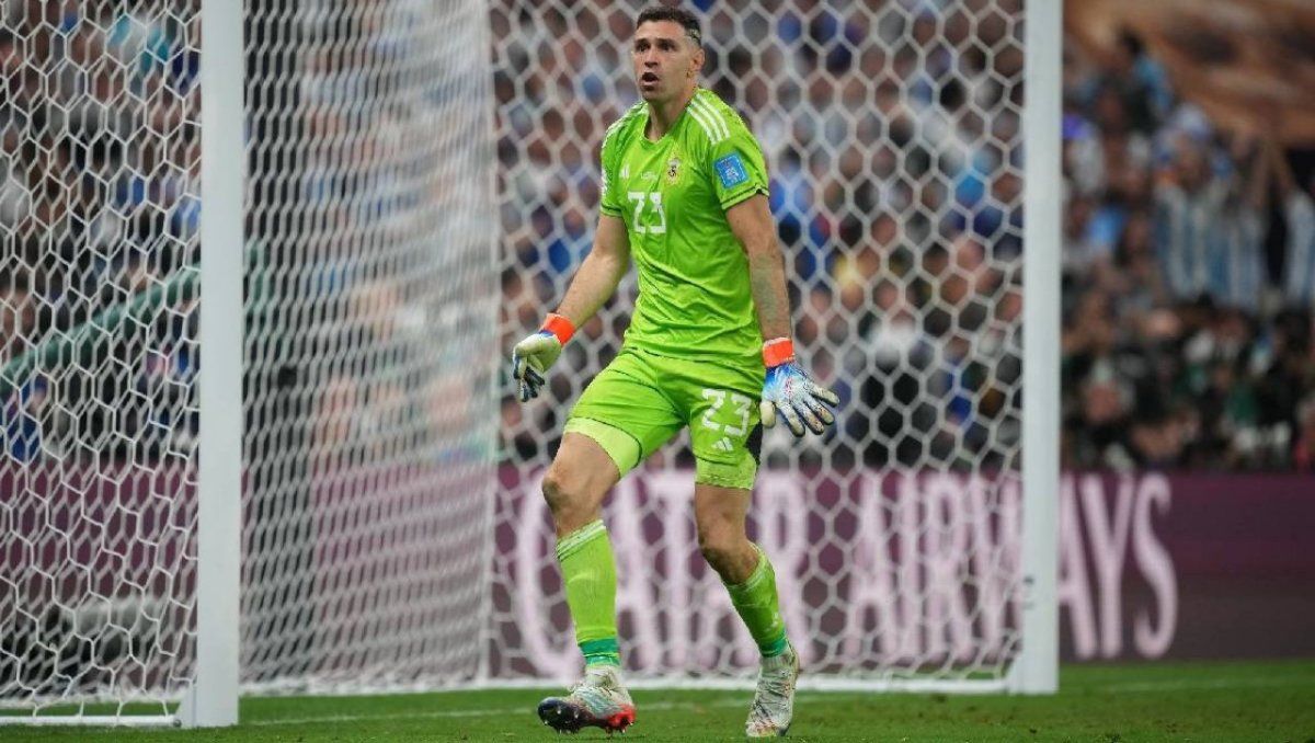Fuertísimo: Emiliano es la mayor mierda en el mundo del fútbol