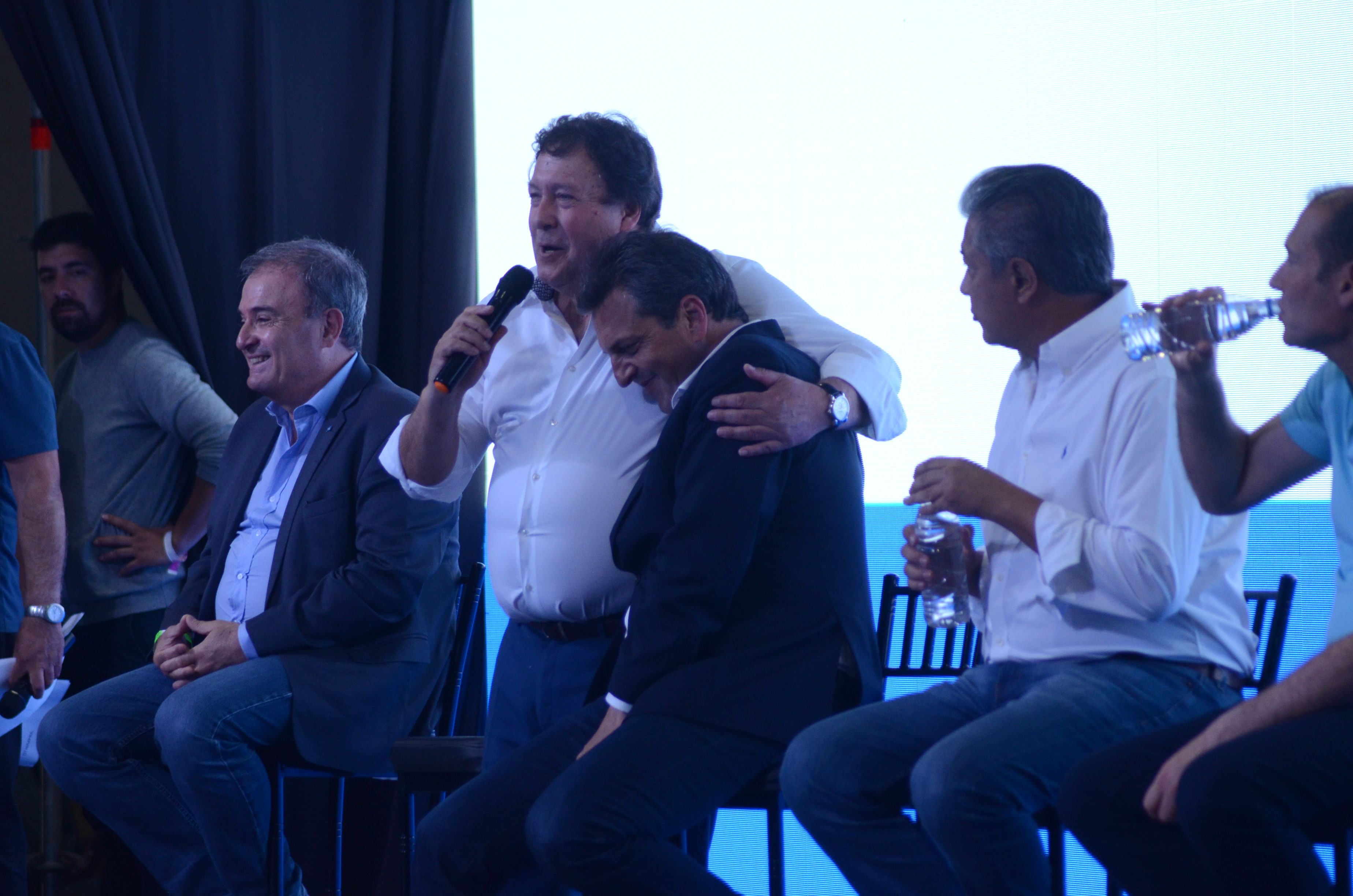 Alberto Weretilneck acompañó a Sergio Massa en su visita a Cipolletti.