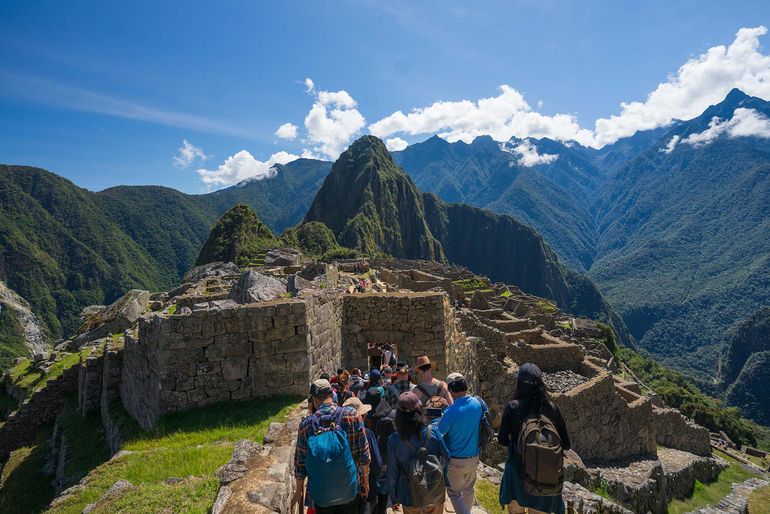 El turismo masivo y la falta de políticas de sostenibilidad afectan al Santuario Histórico de Machu Picchu. El turismo masivo y la falta de políticas de sostenibilidad afectan al Santuario Histórico de Machu Picchu.