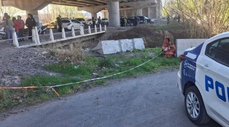 Misterio: encontraron el cuerpo de un joven junto a una moto y su tío sigue desaparecido