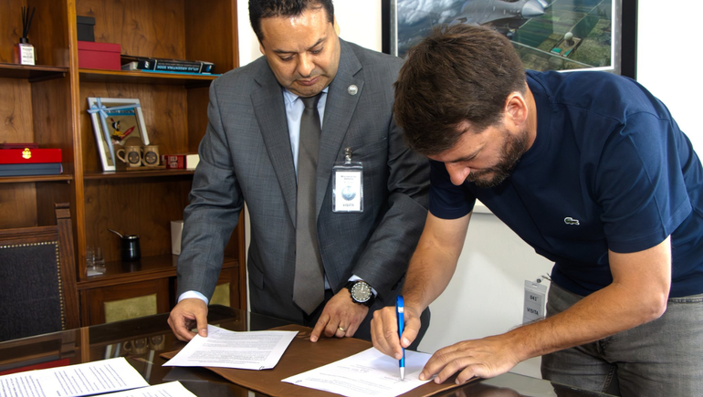 La firma fue rubricada por el intendente municipal y las autoridades del Servicio Meteorológico Nacional.