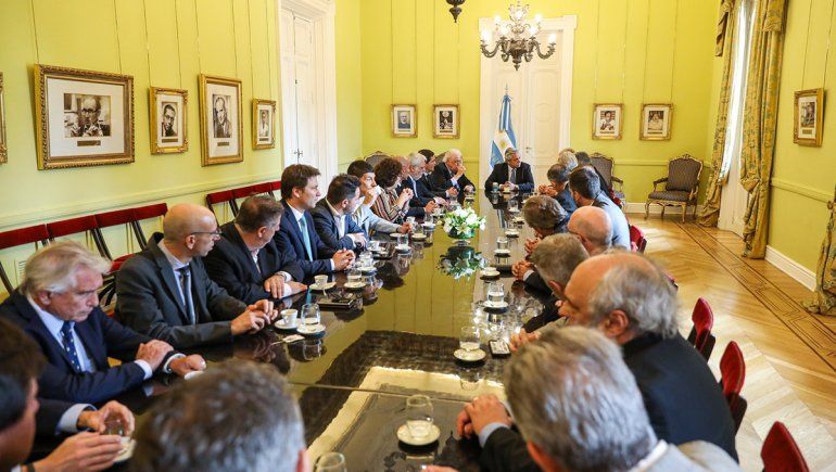 El Gobierno nacional acordó una baja del 8% en el precio de los medicamentos